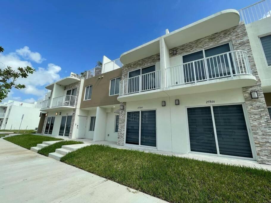 Vacay Spot Experience Luna Sky! 65" Tv Bar, Bbq, Shower Massage Jets, Music, Go To Fl Keys Homestead Zewnętrze zdjęcie
