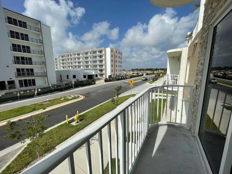 Vacay Spot Experience Luna Sky! 65" Tv Bar, Bbq, Shower Massage Jets, Music, Go To Fl Keys Homestead Zewnętrze zdjęcie