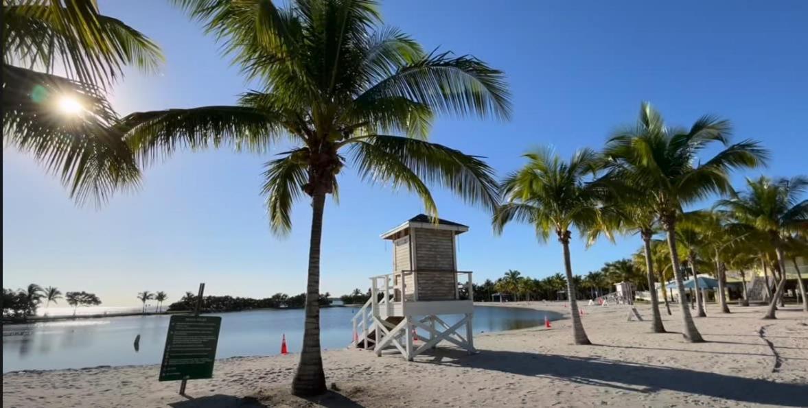 Vacay Spot Experience Luna Sky! 65" Tv Bar, Bbq, Shower Massage Jets, Music, Go To Fl Keys Homestead Zewnętrze zdjęcie