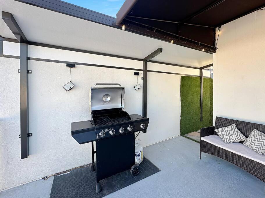 Vacay Spot Experience Luna Sky! 65" Tv Bar, Bbq, Shower Massage Jets, Music, Go To Fl Keys Homestead Zewnętrze zdjęcie